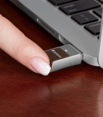 32GB Memoria flash USB 3.0 Fingerprint Secure con hardware de cifrado AES de 256 bits – Plata - Imagen 2