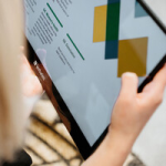 Monitor de pantalla táctil portátil Full HD 1080p 17.3" con carcasa metálica - Imagen 4